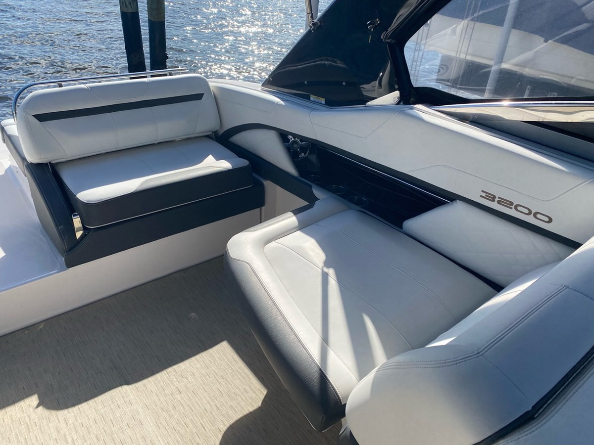 https://arconyachts.ams3.digitaloceanspaces.com/180703/conversions/large_3116313-optimize.jpg