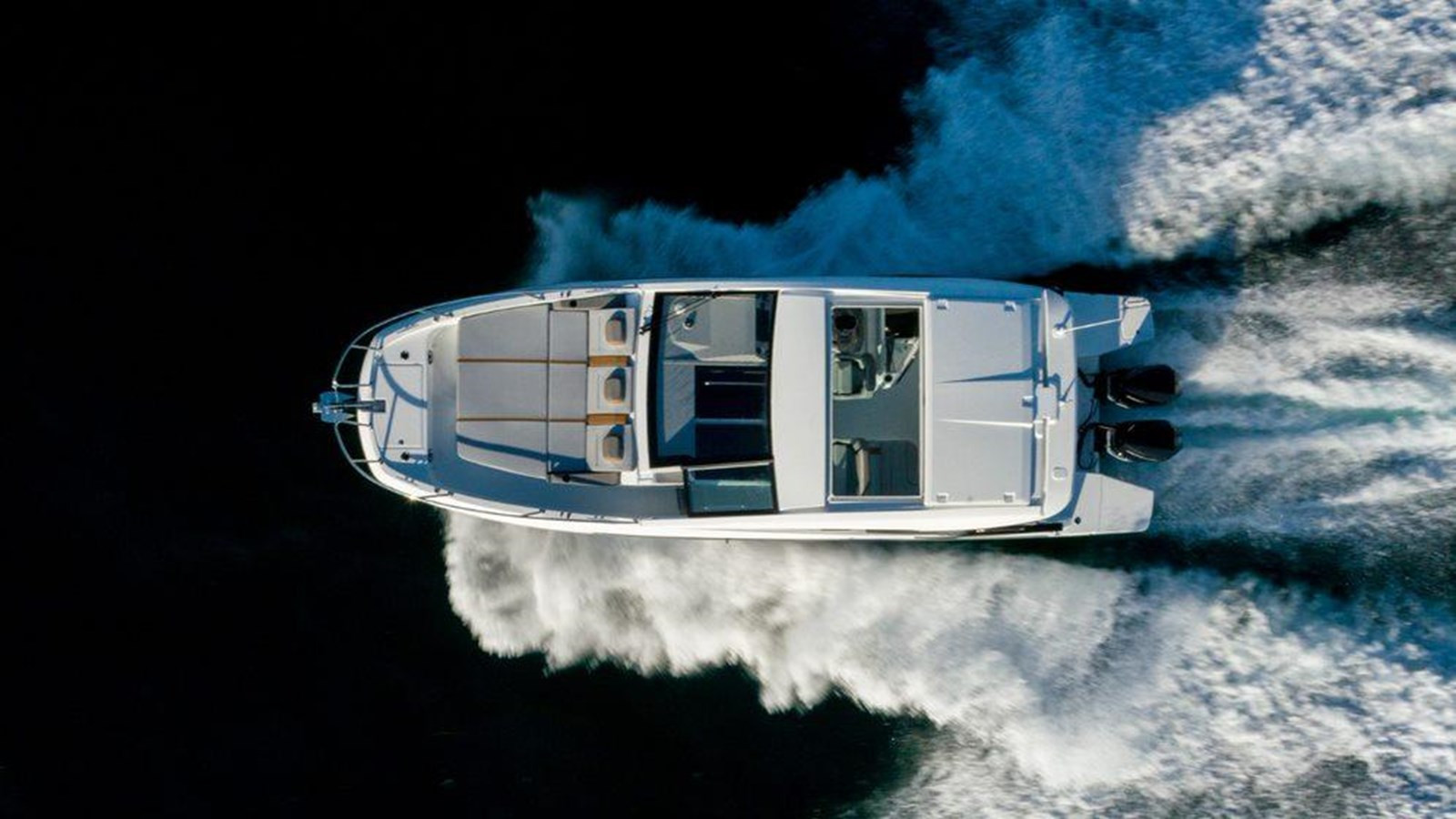 https://arconyachts.ams3.digitaloceanspaces.com/180809/conversions/large_3861670-optimize.jpg