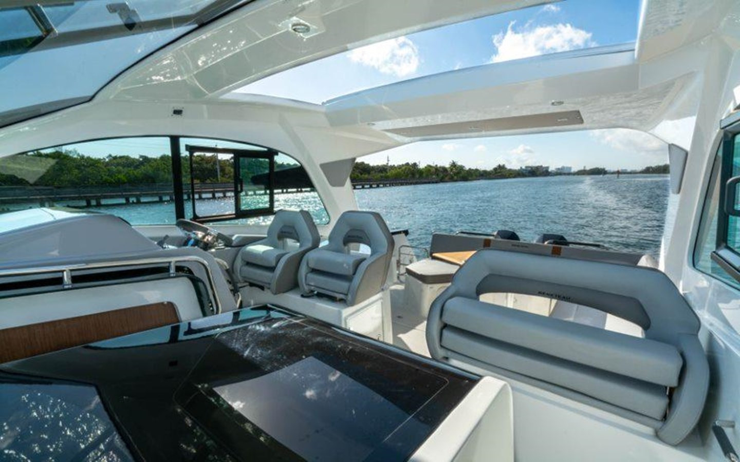 https://arconyachts.ams3.digitaloceanspaces.com/180827/conversions/large_3861676-optimize.jpg