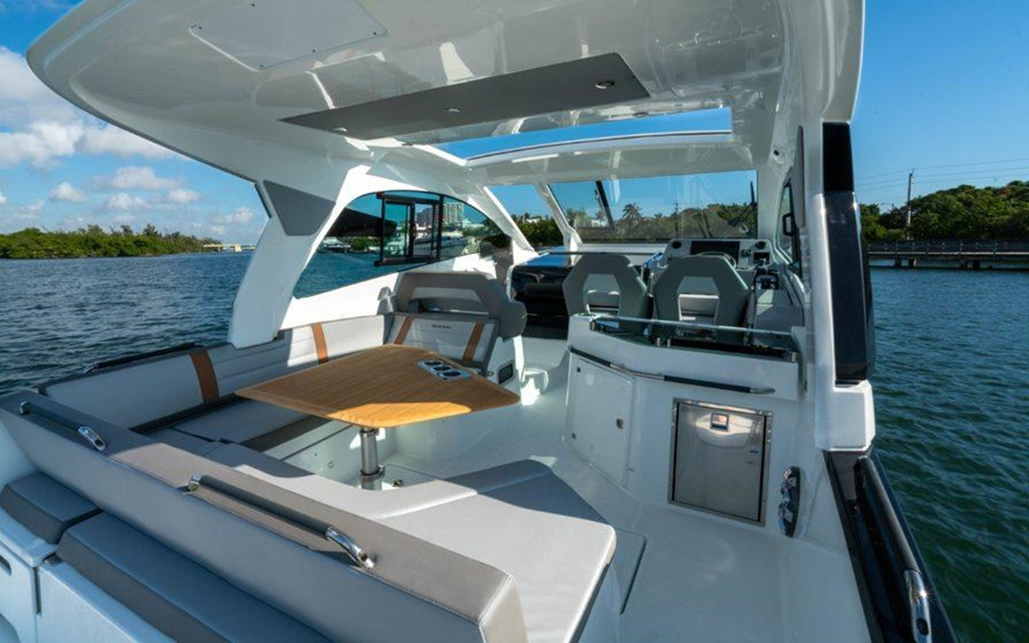https://arconyachts.ams3.digitaloceanspaces.com/180830/conversions/large_3861678-optimize.jpg