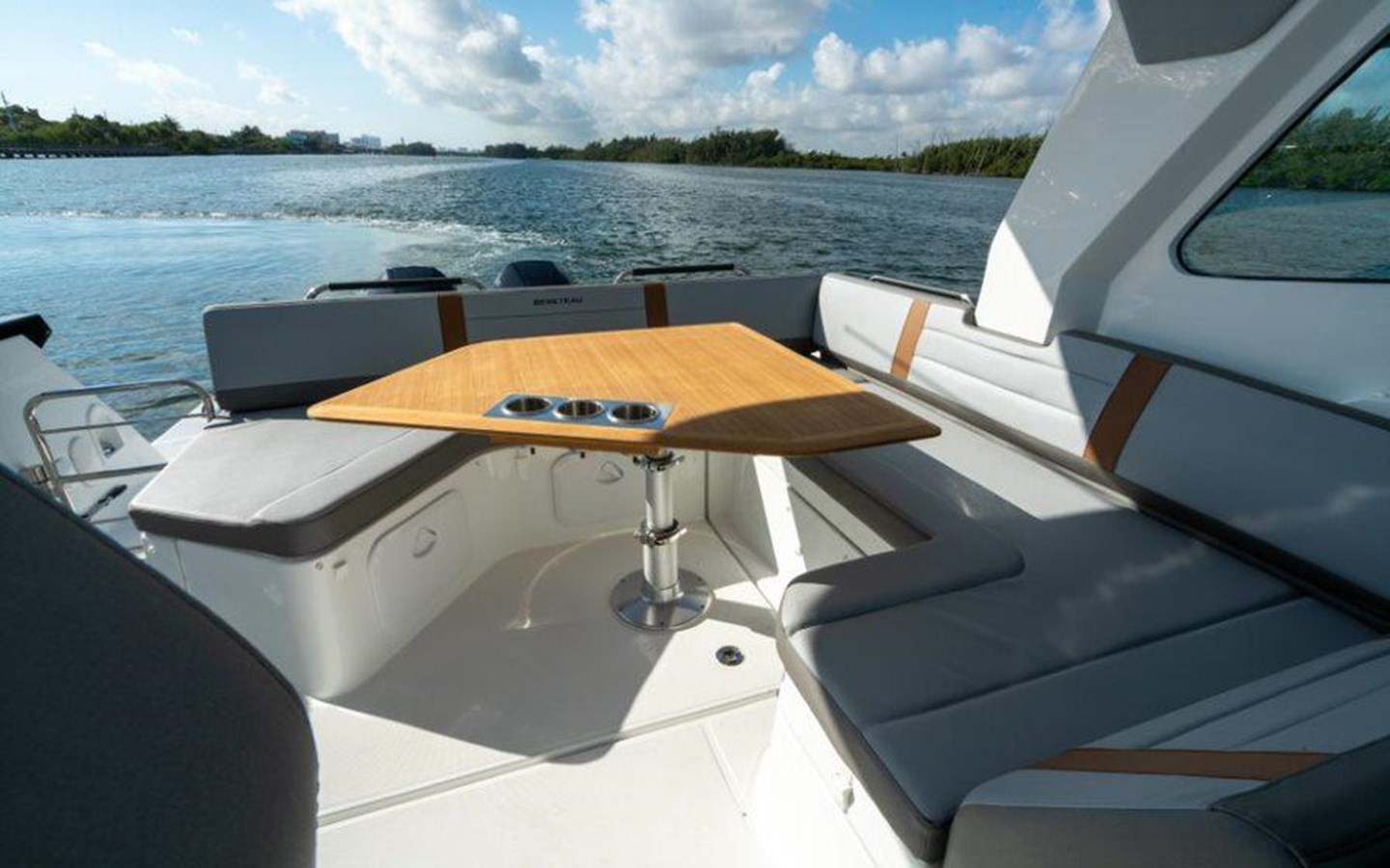 https://arconyachts.ams3.digitaloceanspaces.com/180844/conversions/large_3861683-optimize.jpg