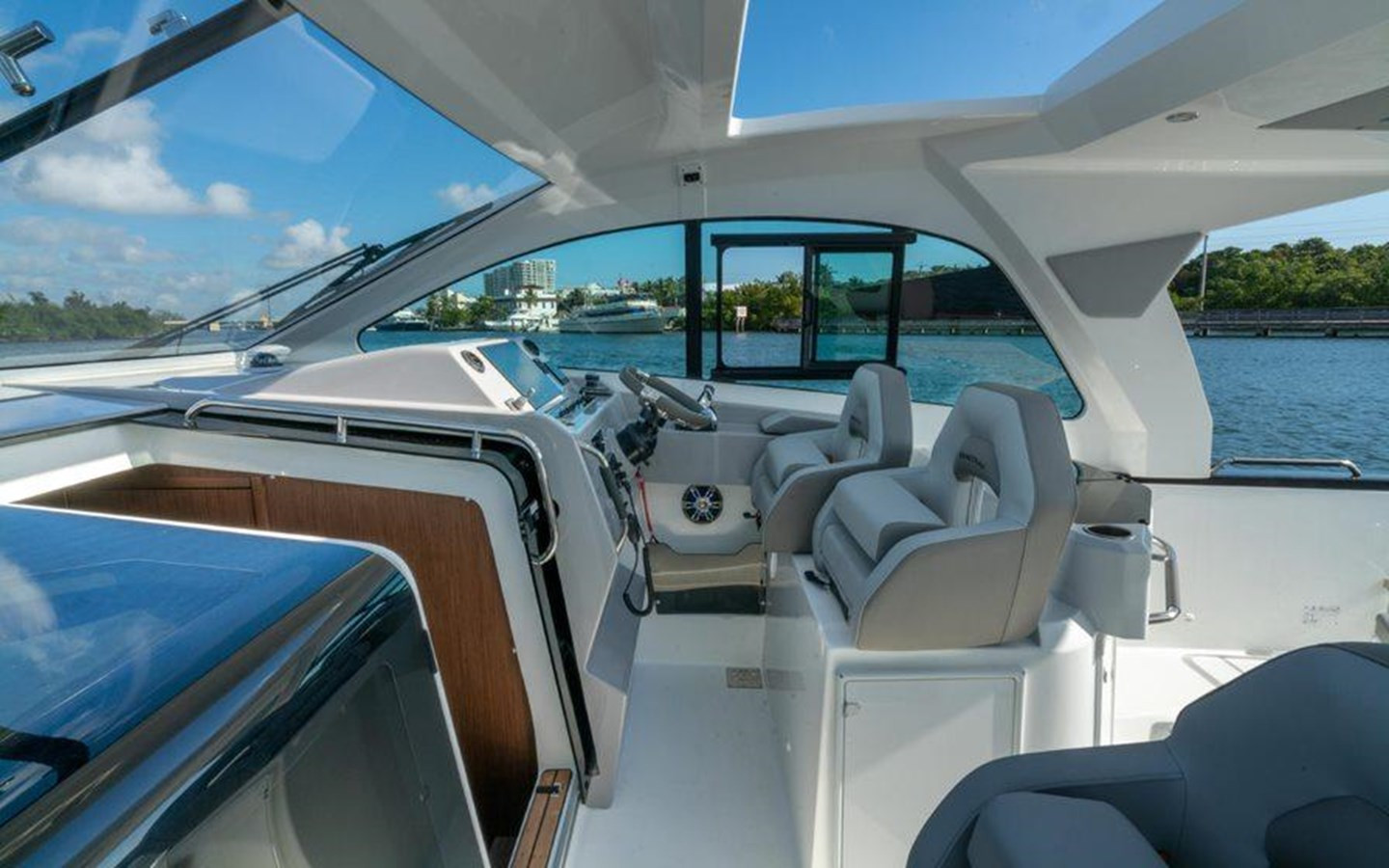 https://arconyachts.ams3.digitaloceanspaces.com/180857/conversions/large_3861688-optimize.jpg