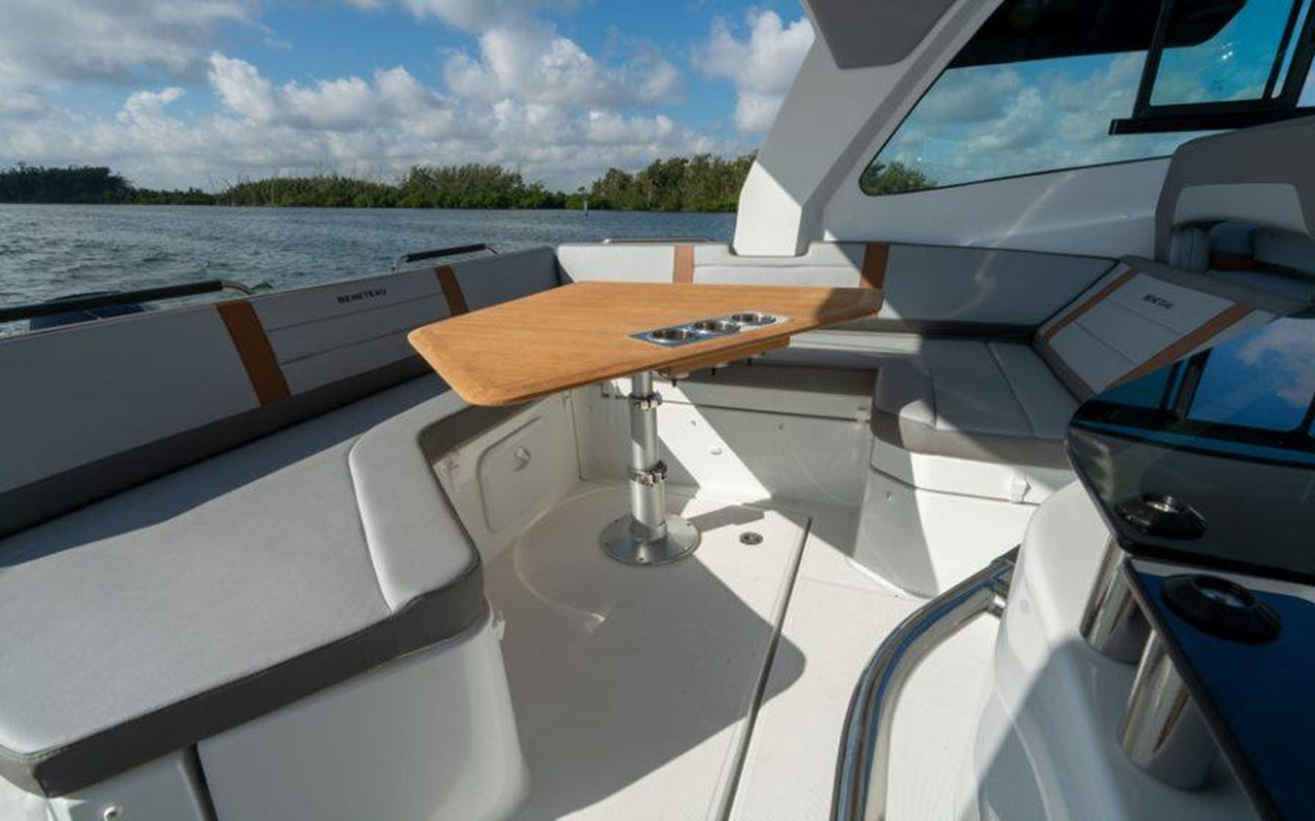 https://arconyachts.ams3.digitaloceanspaces.com/180866/conversions/large_3861692-optimize.jpg