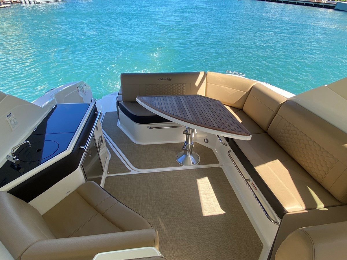 https://arconyachts.ams3.digitaloceanspaces.com/180892/conversions/large_4034464-optimize.jpg