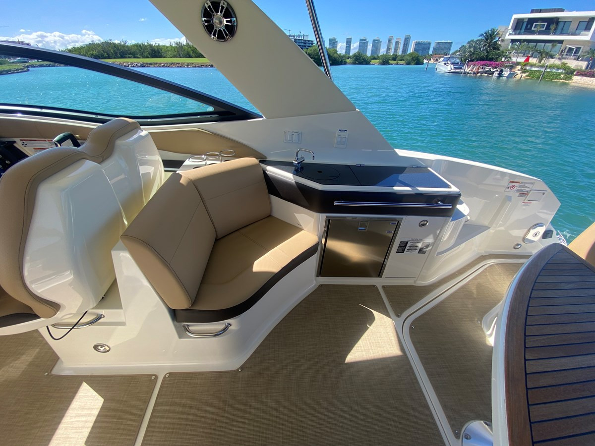 https://arconyachts.ams3.digitaloceanspaces.com/180895/conversions/large_4034465-optimize.jpg