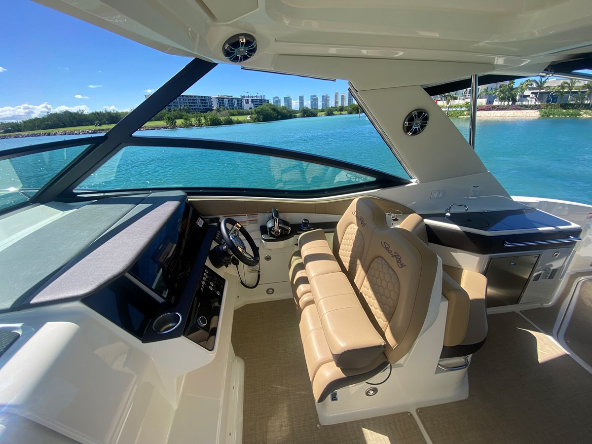 https://arconyachts.ams3.digitaloceanspaces.com/180901/conversions/large_4034467-optimize.jpg