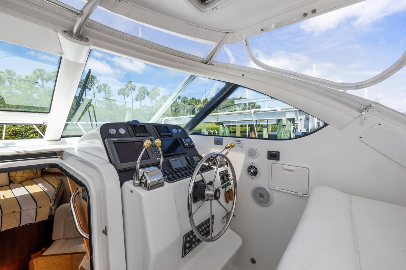 https://arconyachts.ams3.digitaloceanspaces.com/181015/conversions/large_4163115-optimize.jpg