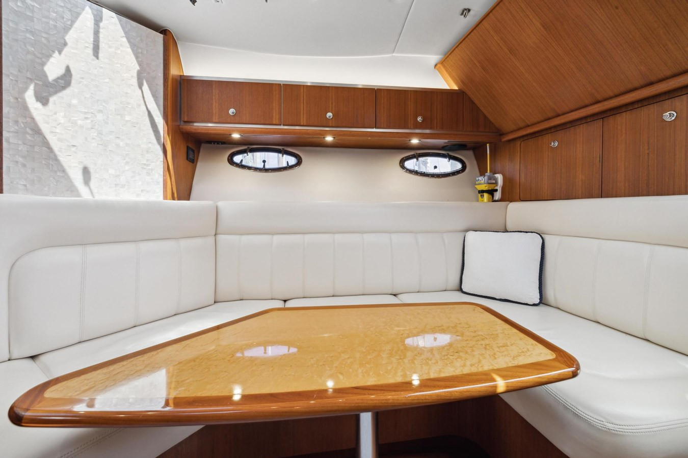 https://arconyachts.ams3.digitaloceanspaces.com/181039/conversions/large_4163123-optimize.jpg