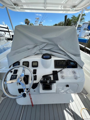 2008 INTREPID 32' CUDDY