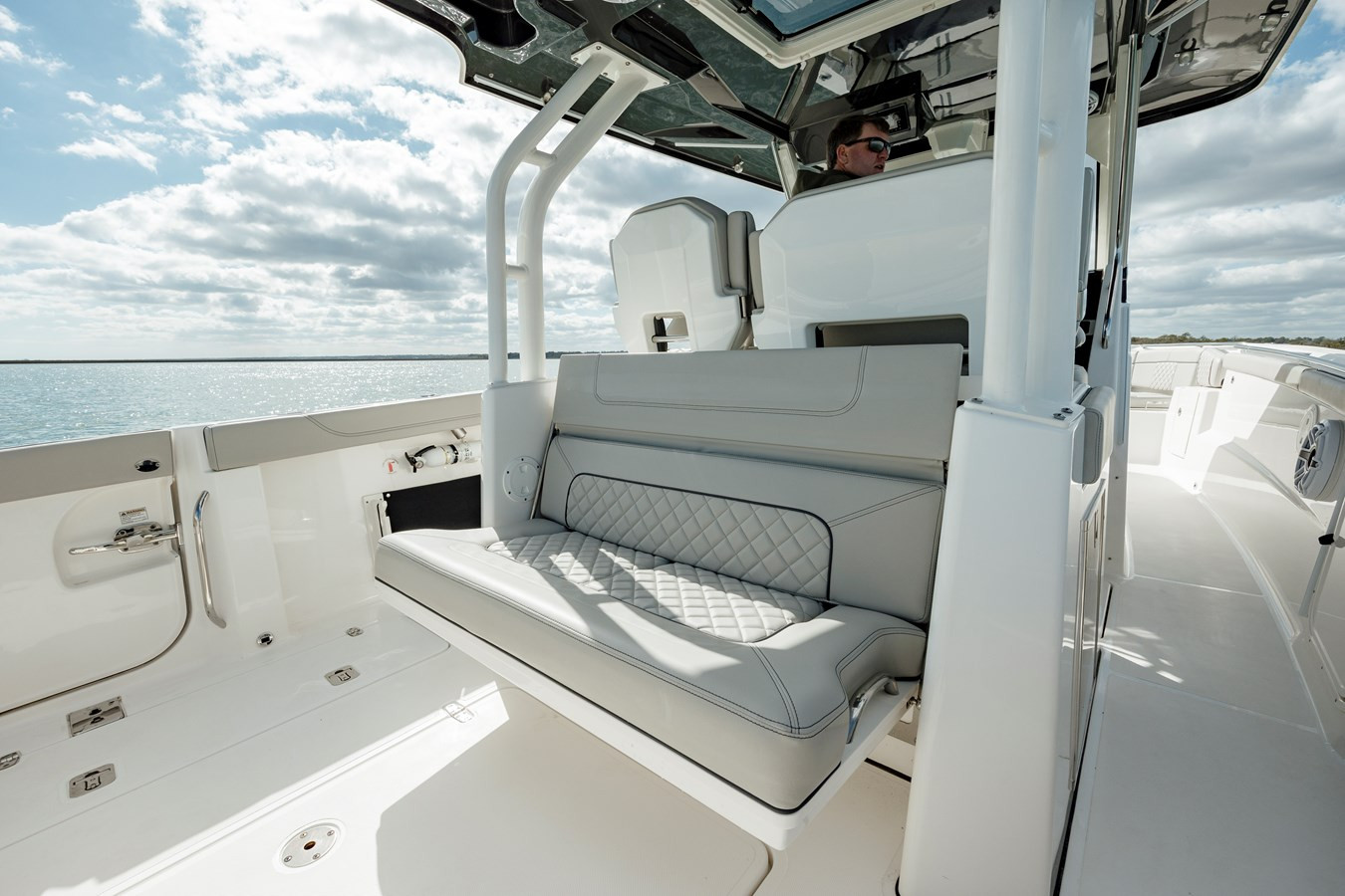 https://arconyachts.ams3.digitaloceanspaces.com/181085/conversions/large_4178271-optimize.jpg