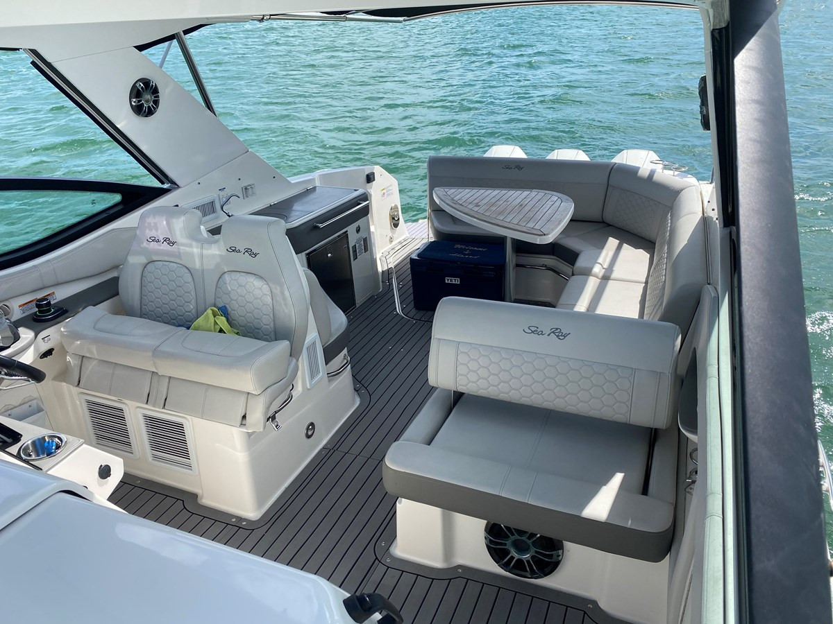 https://arconyachts.ams3.digitaloceanspaces.com/181089/conversions/large_4262690-optimize.jpg