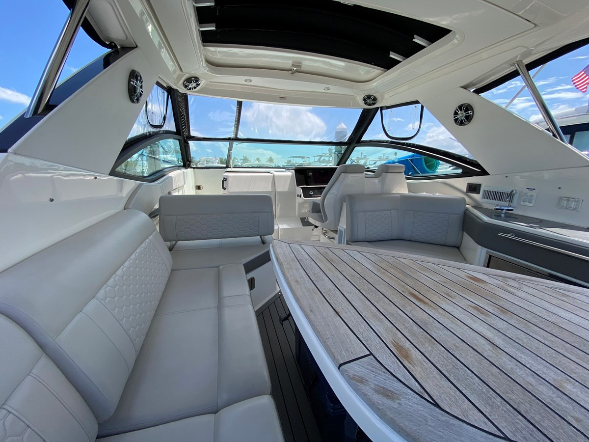 https://arconyachts.ams3.digitaloceanspaces.com/181098/conversions/large_4262693-optimize.jpg
