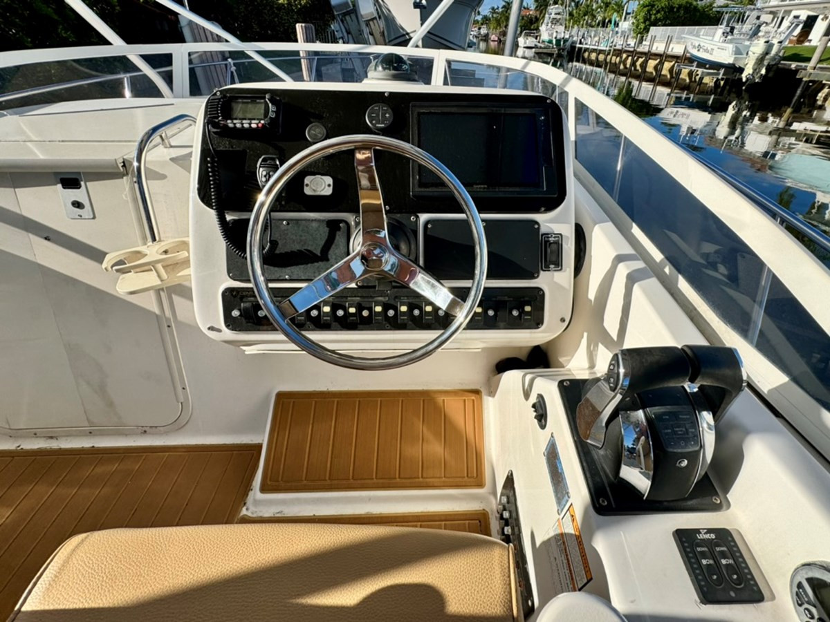 https://arconyachts.ams3.digitaloceanspaces.com/181108/conversions/large_4232801-optimize.jpg