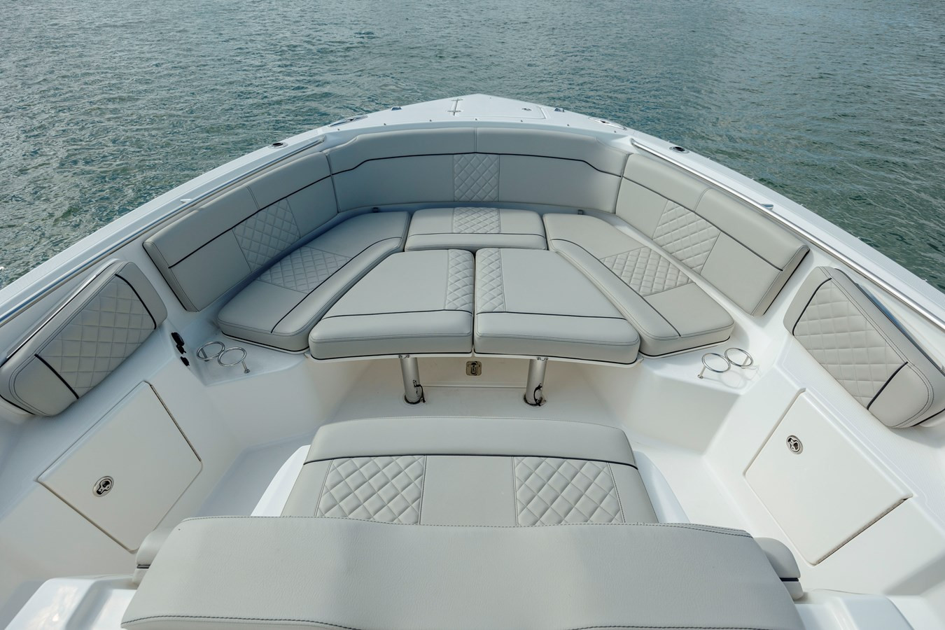 https://arconyachts.ams3.digitaloceanspaces.com/181133/conversions/large_4178323-optimize.jpg