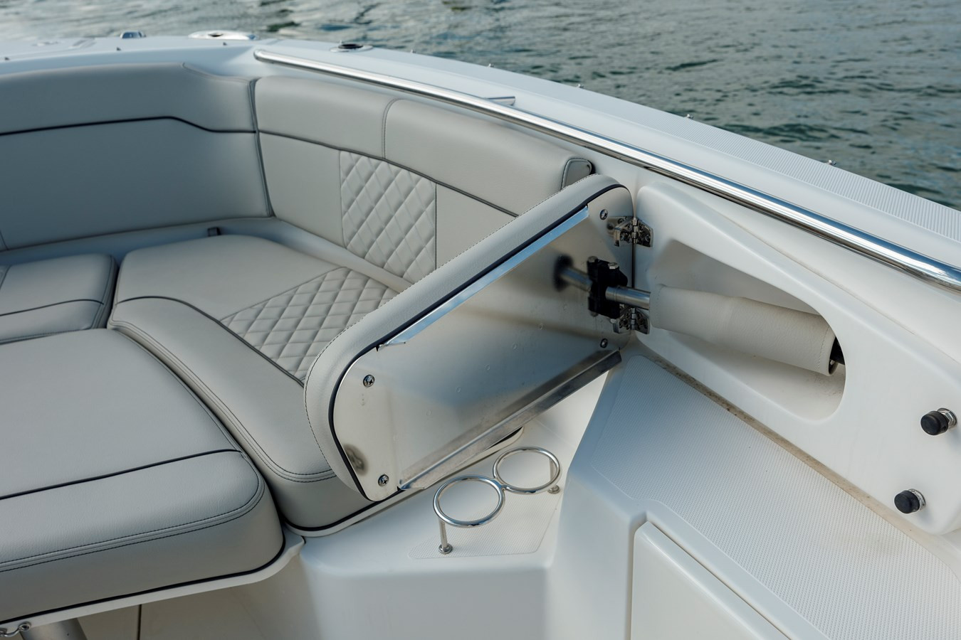 https://arconyachts.ams3.digitaloceanspaces.com/181150/conversions/large_4178336-optimize.jpg