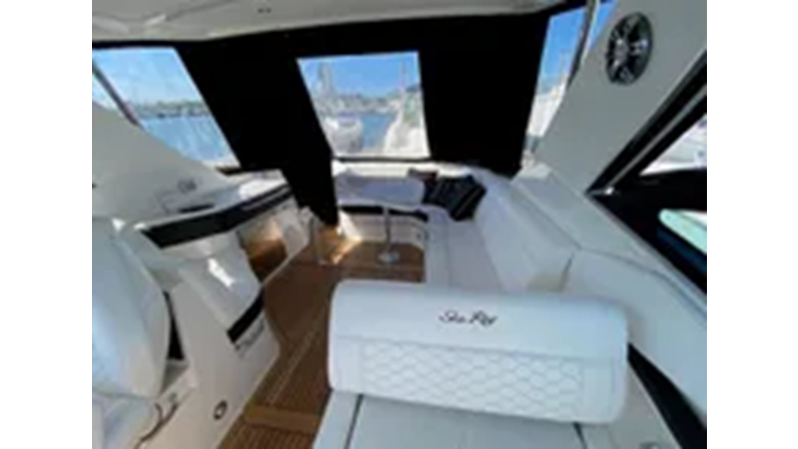 https://arconyachts.ams3.digitaloceanspaces.com/181330/conversions/large_4327937-optimize.jpg