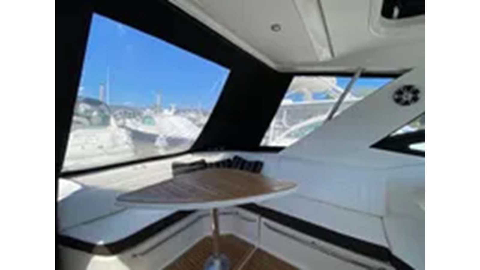 https://arconyachts.ams3.digitaloceanspaces.com/181334/conversions/large_4327938-optimize.jpg