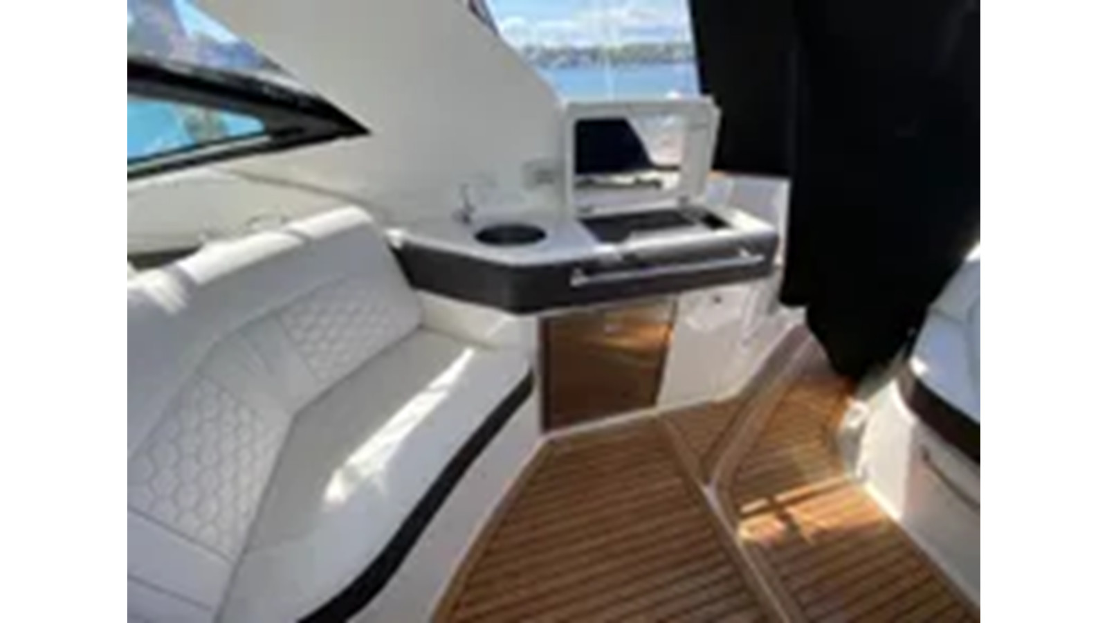 https://arconyachts.ams3.digitaloceanspaces.com/181336/conversions/large_4327939-optimize.jpg