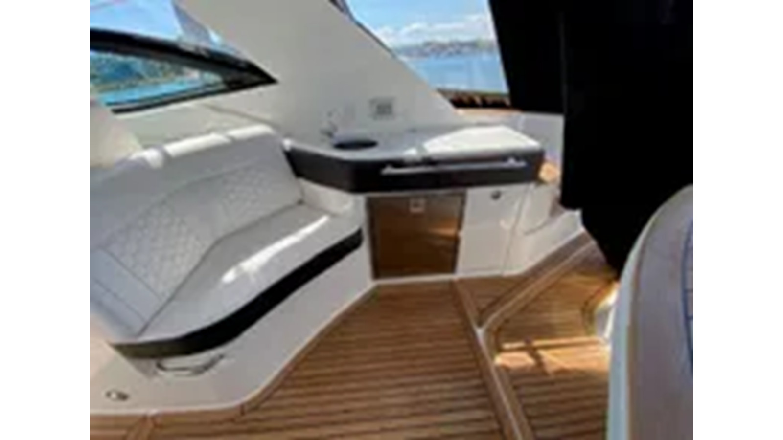 https://arconyachts.ams3.digitaloceanspaces.com/181337/conversions/large_4327940-optimize.jpg