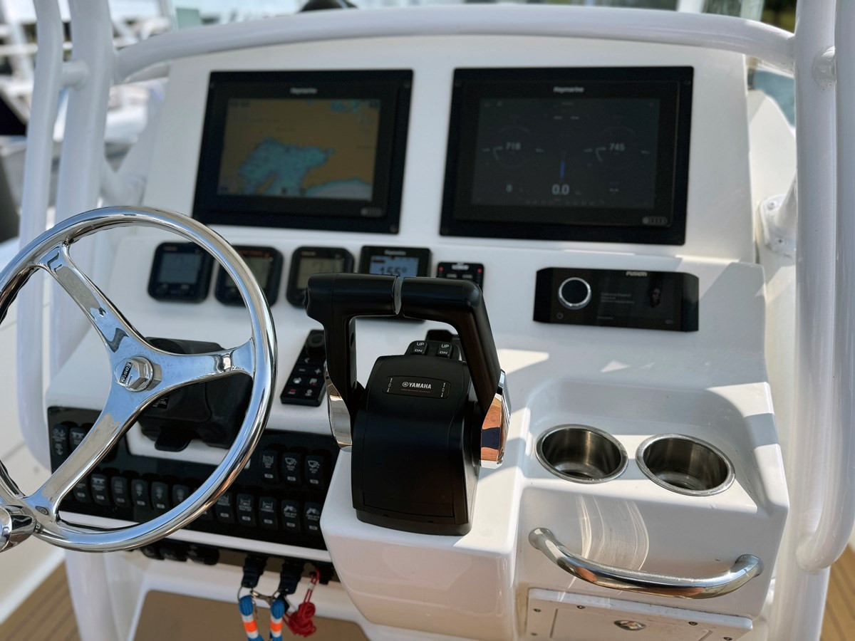https://arconyachts.ams3.digitaloceanspaces.com/181357/conversions/large_4375101-optimize.jpg