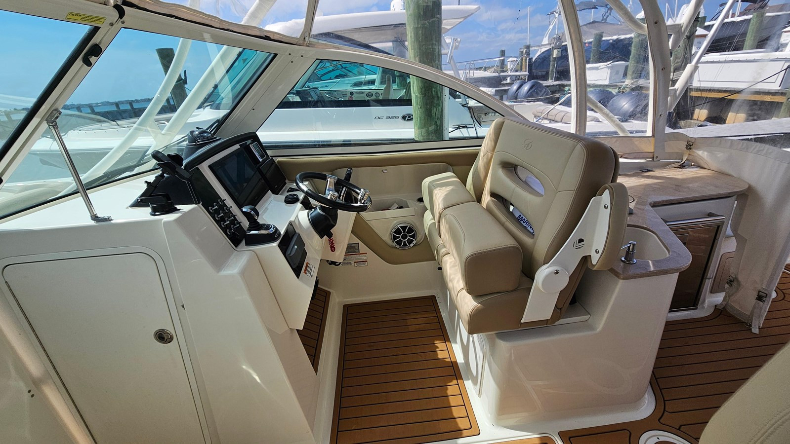 https://arconyachts.ams3.digitaloceanspaces.com/181513/conversions/large_4389856-optimize.jpg
