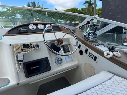 SILVERTON 310 EXPRESS