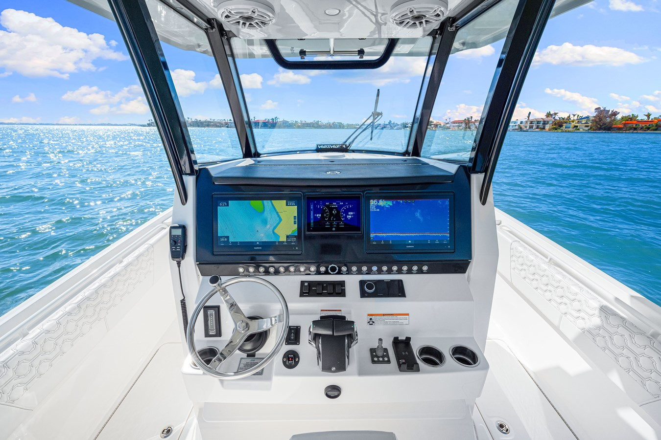 https://arconyachts.ams3.digitaloceanspaces.com/181593/conversions/large_4565109-optimize.jpg