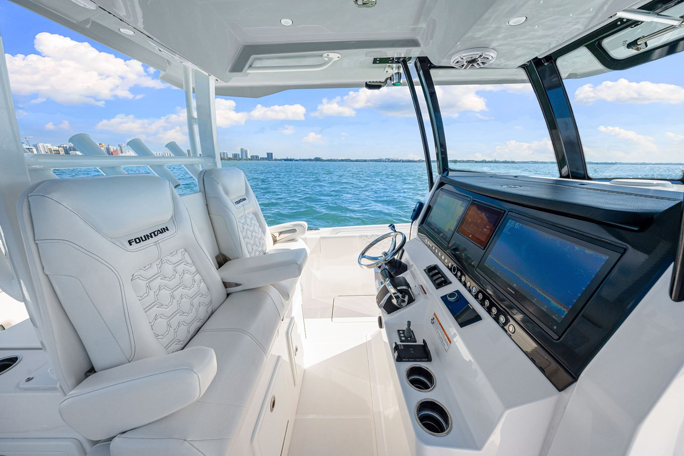 https://arconyachts.ams3.digitaloceanspaces.com/181596/conversions/large_4565110-optimize.jpg