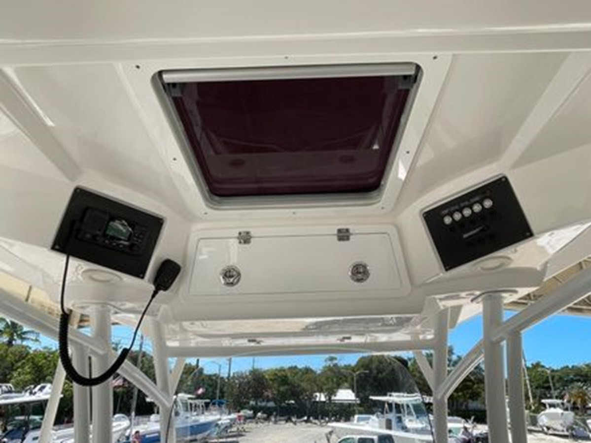 https://arconyachts.ams3.digitaloceanspaces.com/181639/conversions/large_4600029-optimize.jpg
