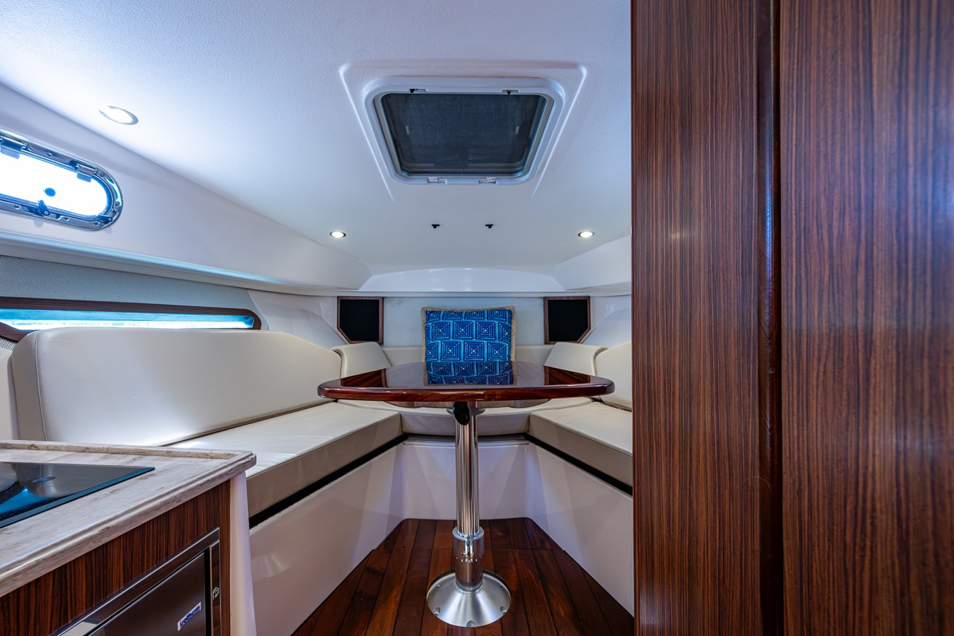 https://arconyachts.ams3.digitaloceanspaces.com/181731/conversions/large_4655986-optimize.jpg