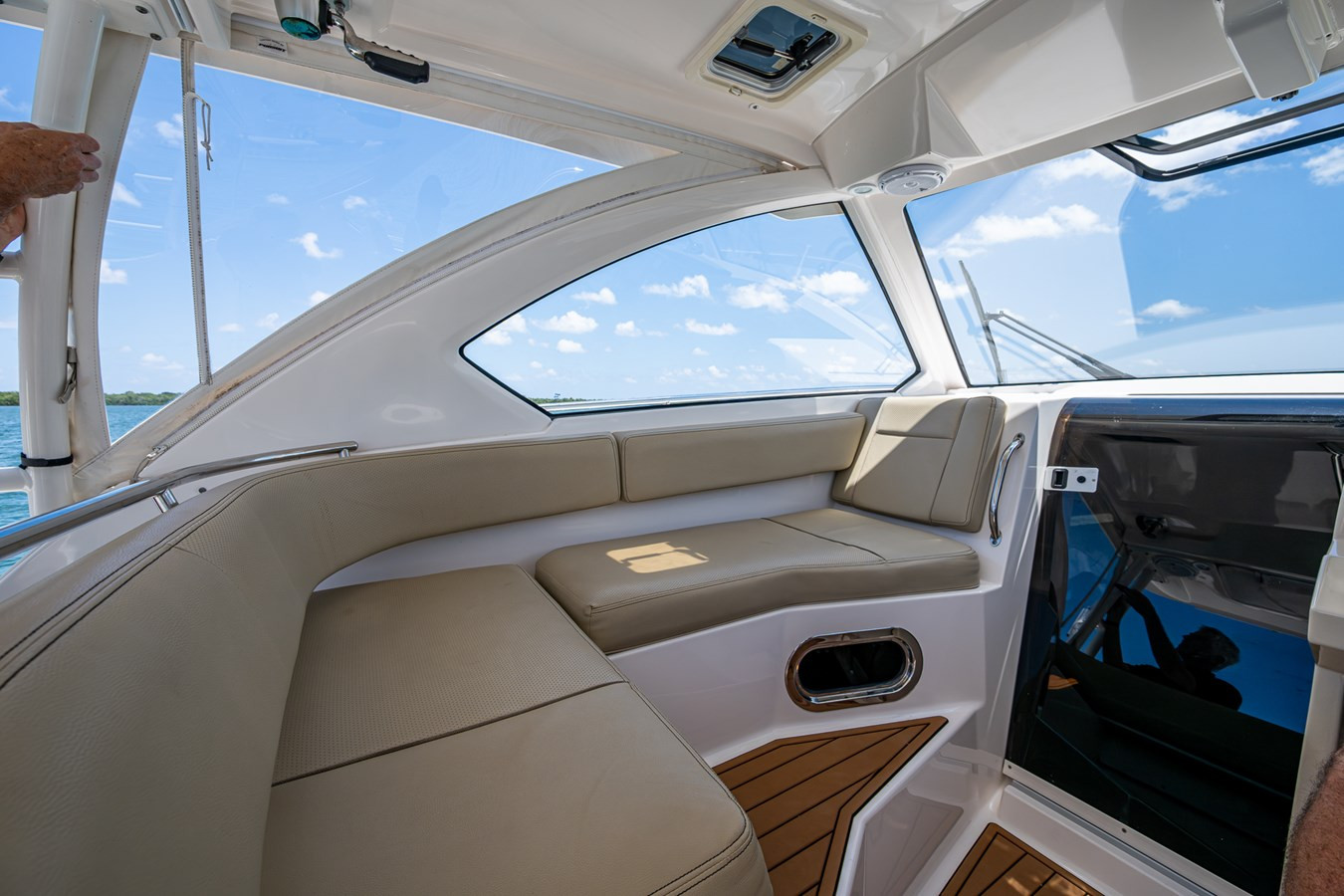 https://arconyachts.ams3.digitaloceanspaces.com/181766/conversions/large_4656000-optimize.jpg