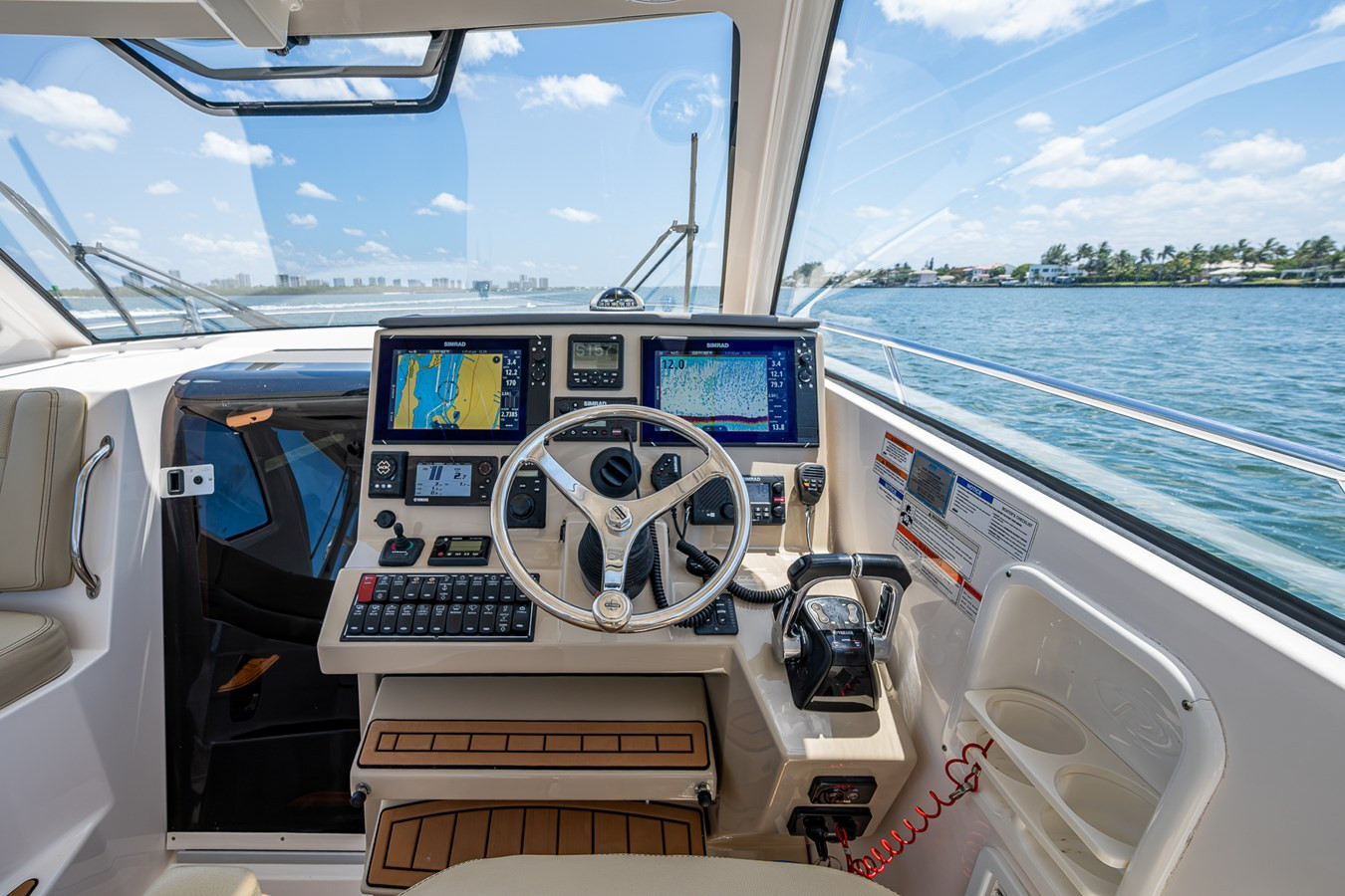 https://arconyachts.ams3.digitaloceanspaces.com/181772/conversions/large_4656002-optimize.jpg