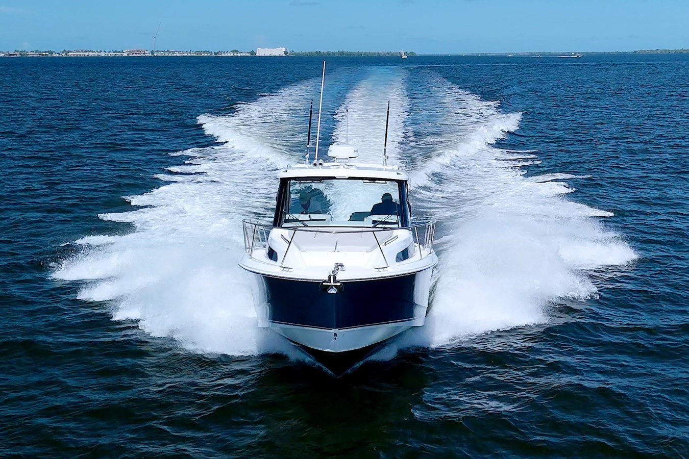 https://arconyachts.ams3.digitaloceanspaces.com/181785/conversions/large_4706504-optimize.jpg