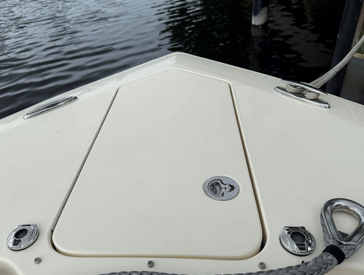 https://arconyachts.ams3.digitaloceanspaces.com/181801/conversions/large_4836937-optimize.jpg