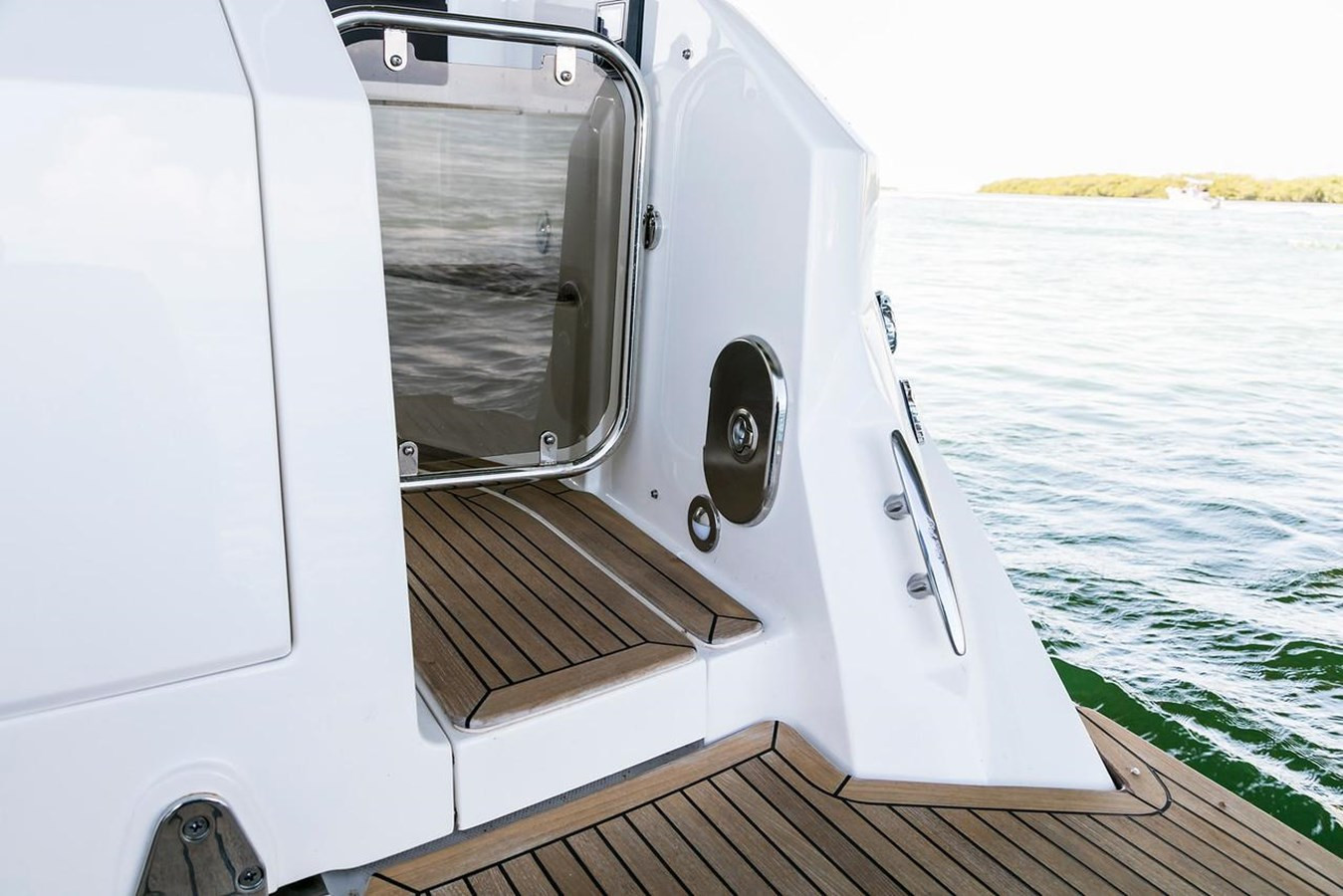 https://arconyachts.ams3.digitaloceanspaces.com/181817/conversions/large_4812424-optimize.jpg