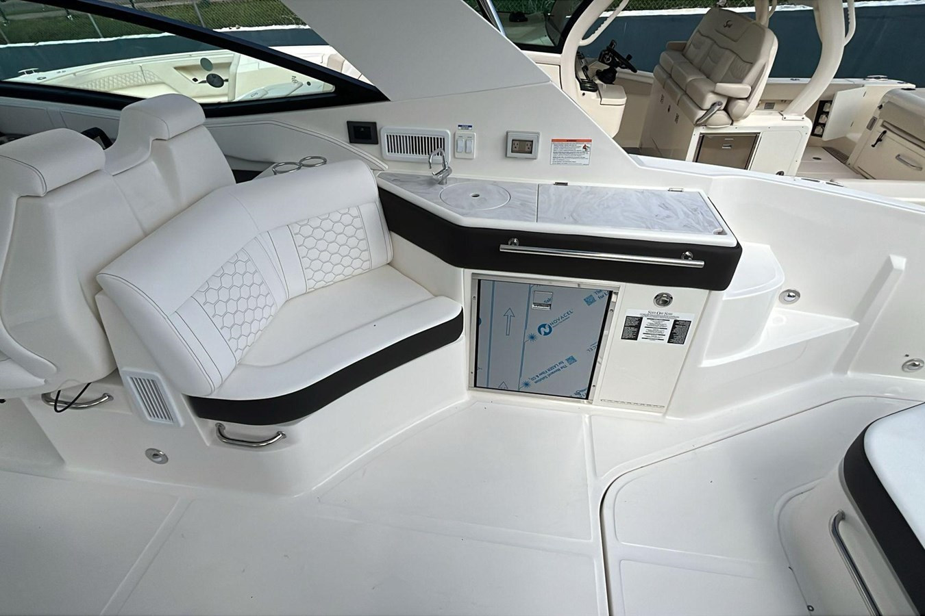 https://arconyachts.ams3.digitaloceanspaces.com/181828/conversions/large_4812428-optimize.jpg