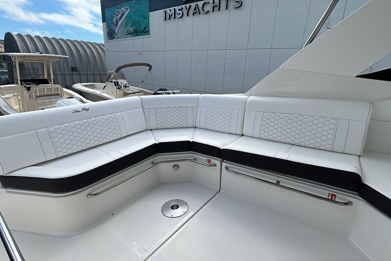 https://arconyachts.ams3.digitaloceanspaces.com/181831/conversions/large_4812429-optimize.jpg