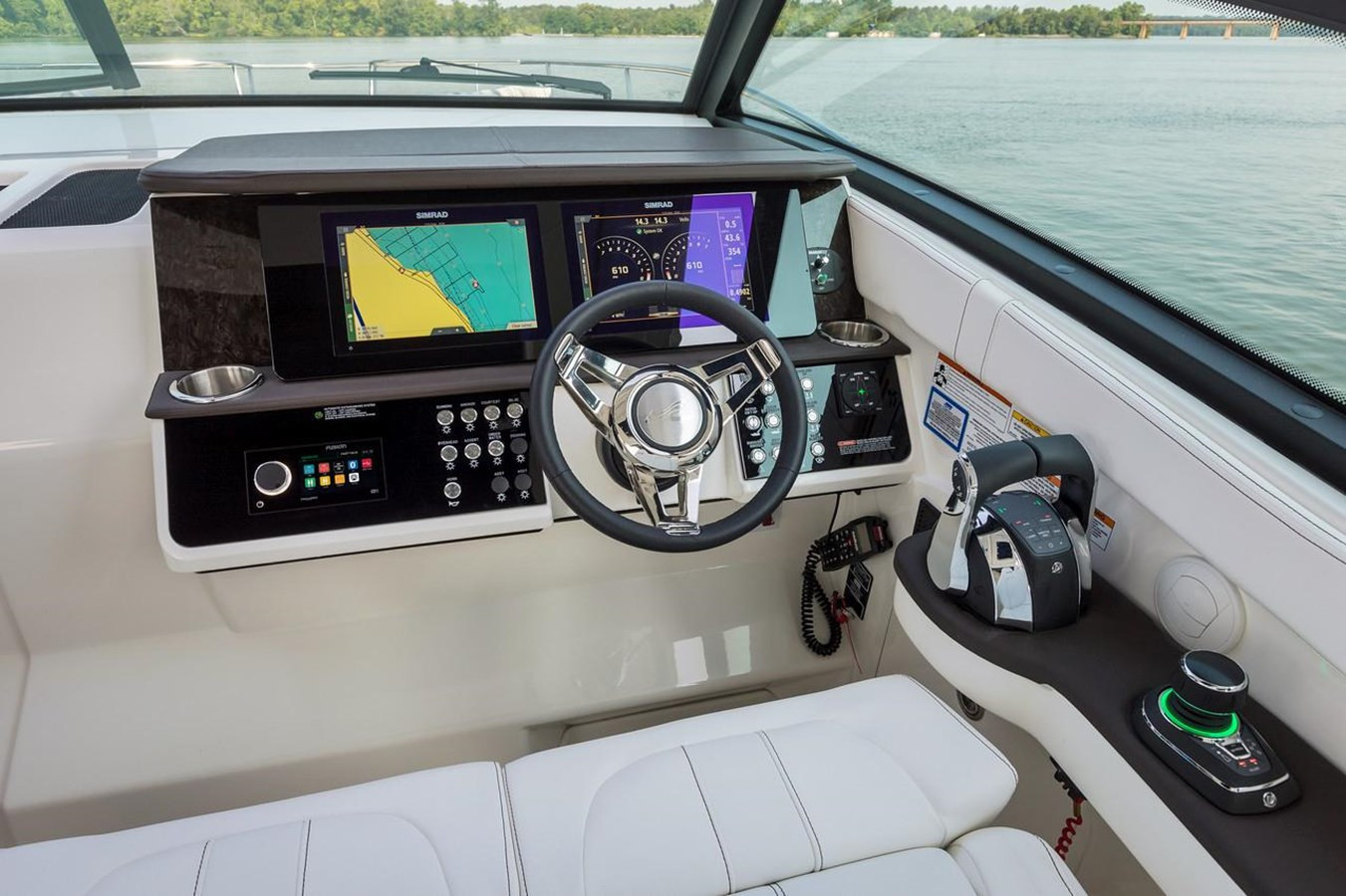 https://arconyachts.ams3.digitaloceanspaces.com/181846/conversions/large_4812434-optimize.jpg