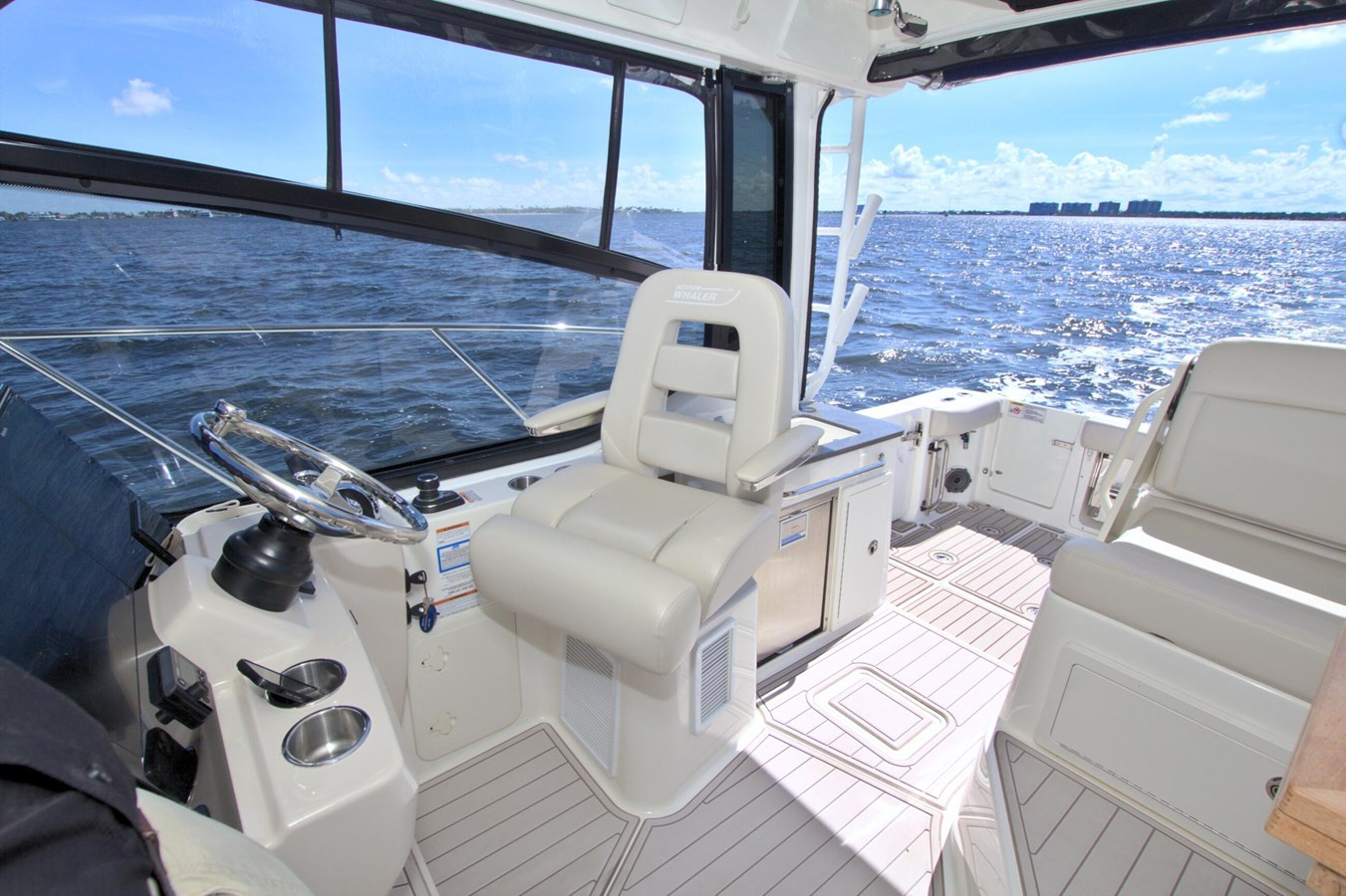 https://arconyachts.ams3.digitaloceanspaces.com/181860/conversions/large_4706529-optimize.jpg
