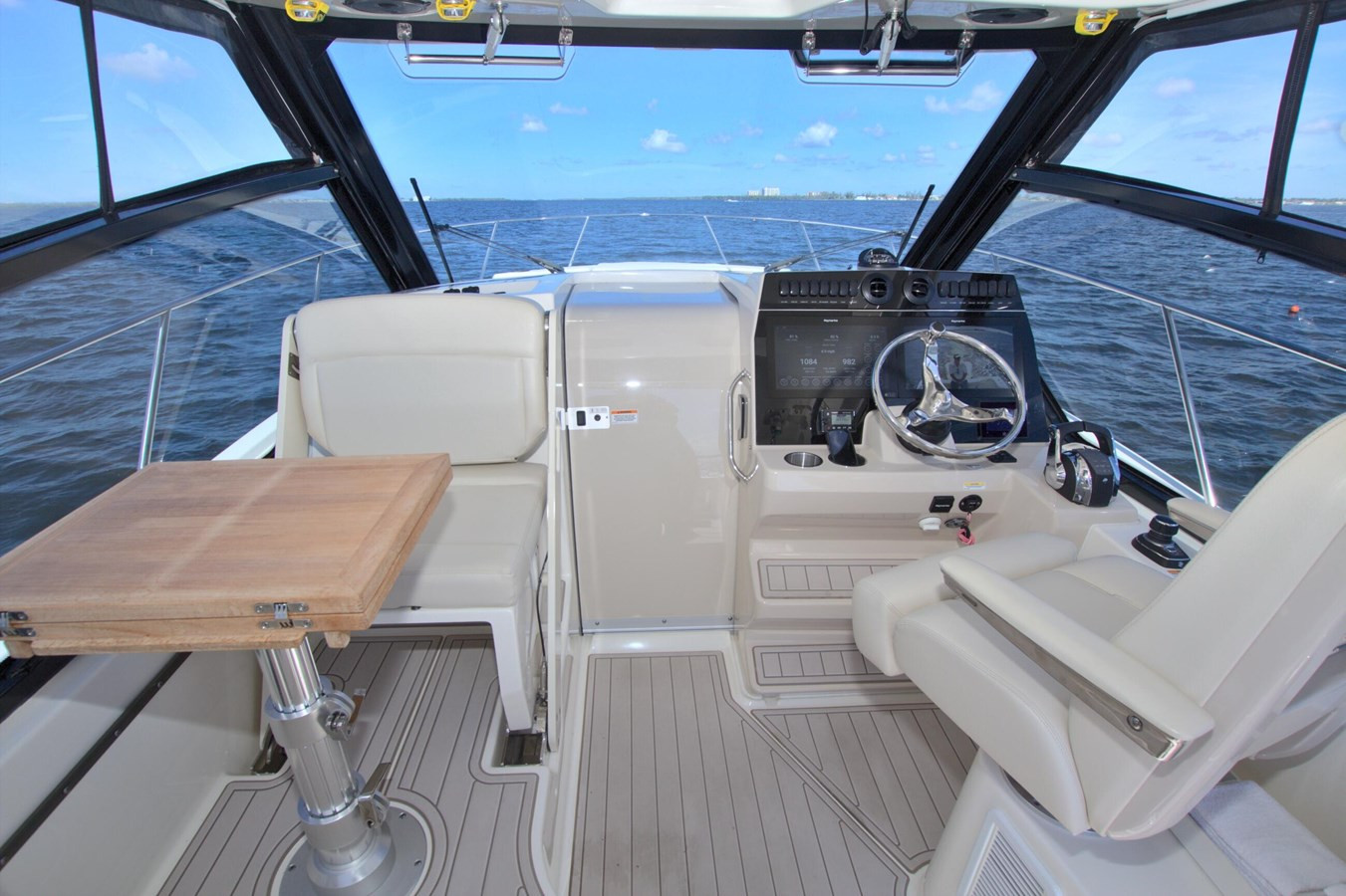 https://arconyachts.ams3.digitaloceanspaces.com/181882/conversions/large_4706537-optimize.jpg
