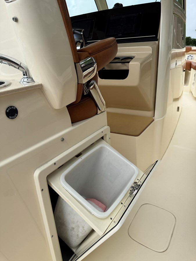 https://arconyachts.ams3.digitaloceanspaces.com/181913/conversions/large_4836930-optimize.jpg