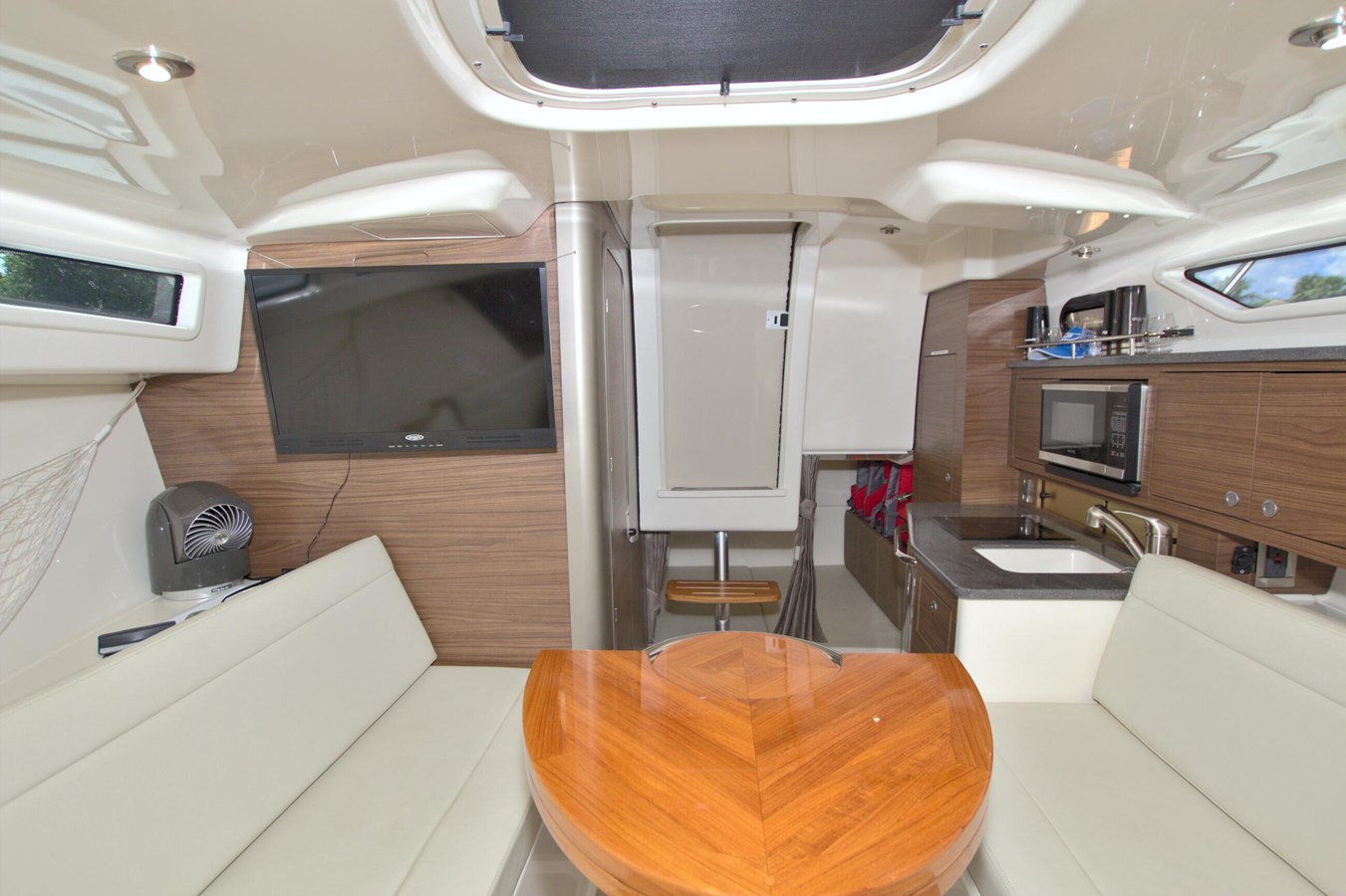 https://arconyachts.ams3.digitaloceanspaces.com/181914/conversions/large_4706548-optimize.jpg