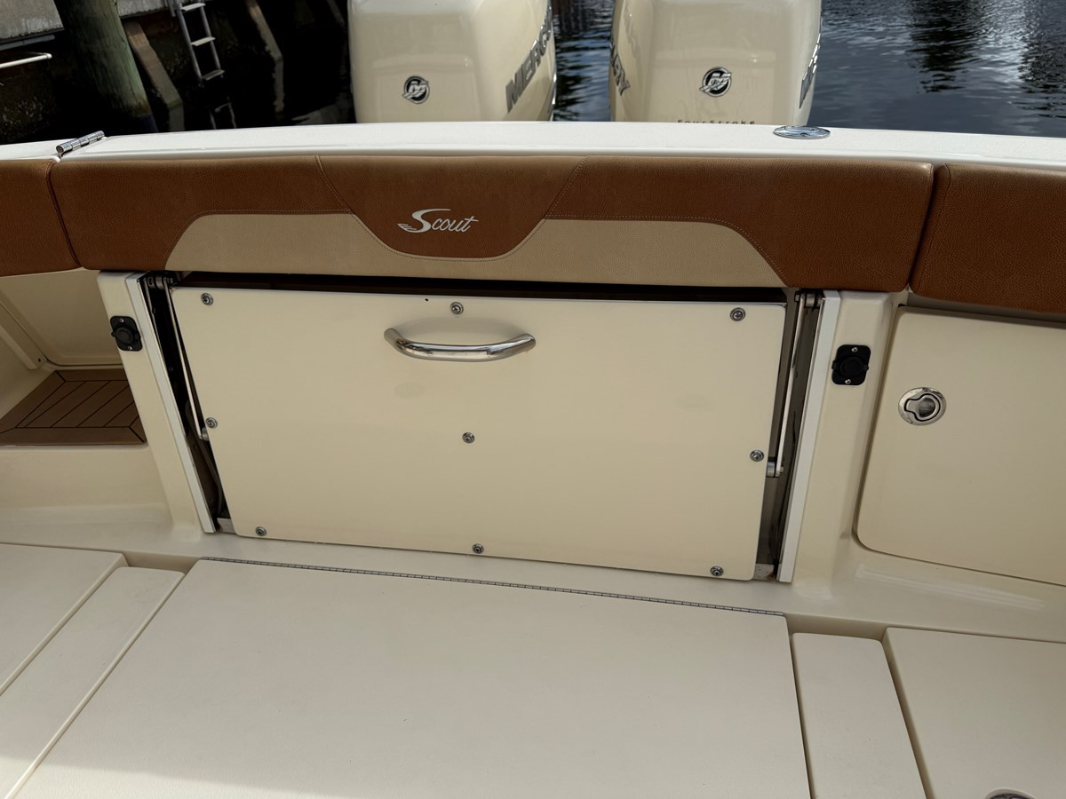 https://arconyachts.ams3.digitaloceanspaces.com/181926/conversions/large_4836913-optimize.jpg