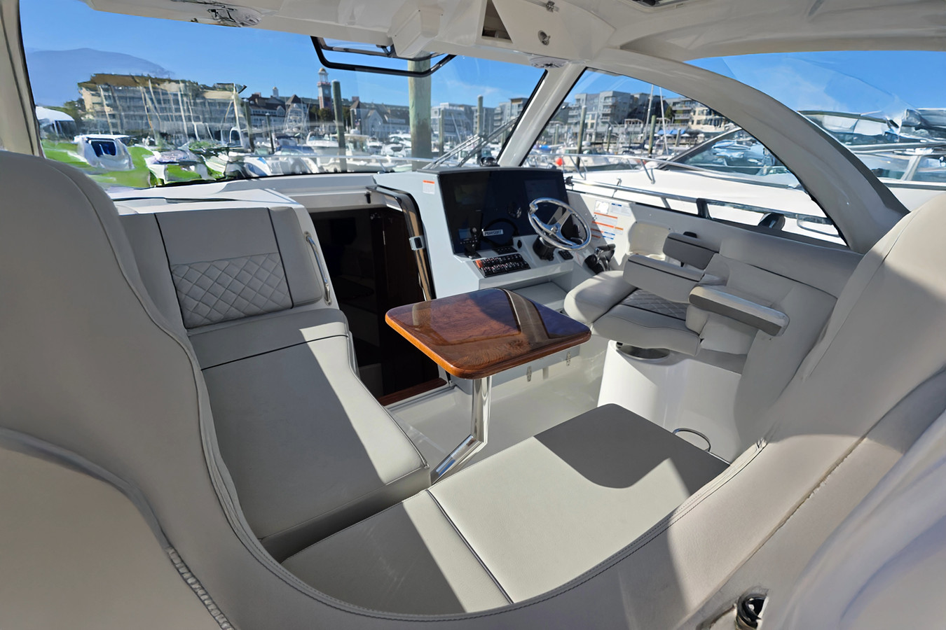 https://arconyachts.ams3.digitaloceanspaces.com/181967/conversions/large_4843359-optimize.jpg