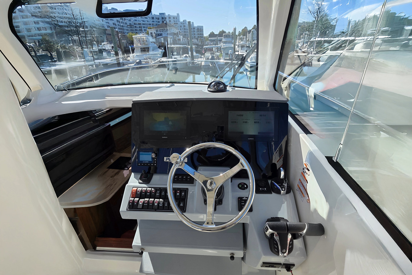 https://arconyachts.ams3.digitaloceanspaces.com/181974/conversions/large_4843348-optimize.jpg