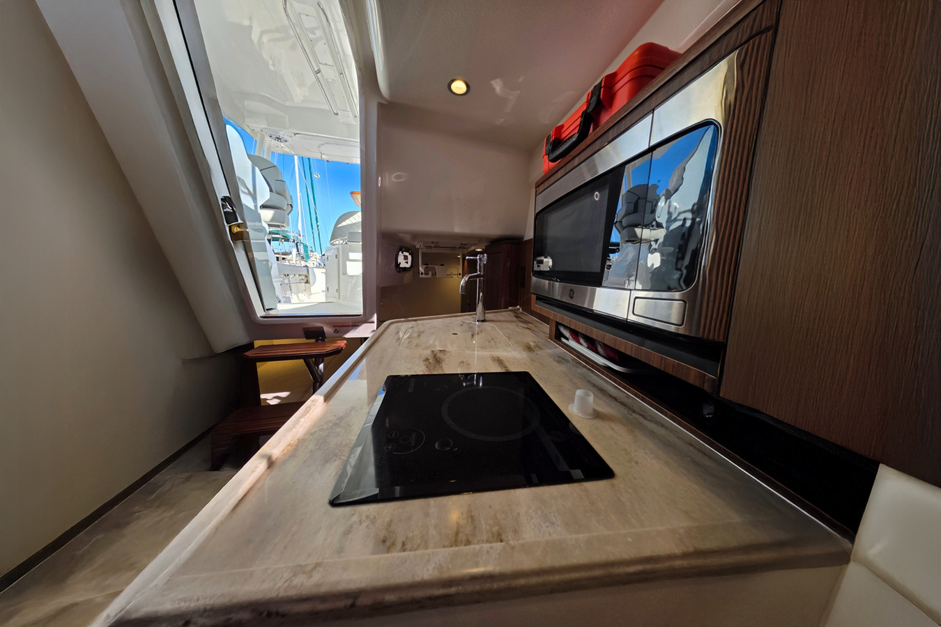 https://arconyachts.ams3.digitaloceanspaces.com/182005/conversions/large_4841450-optimize.jpg