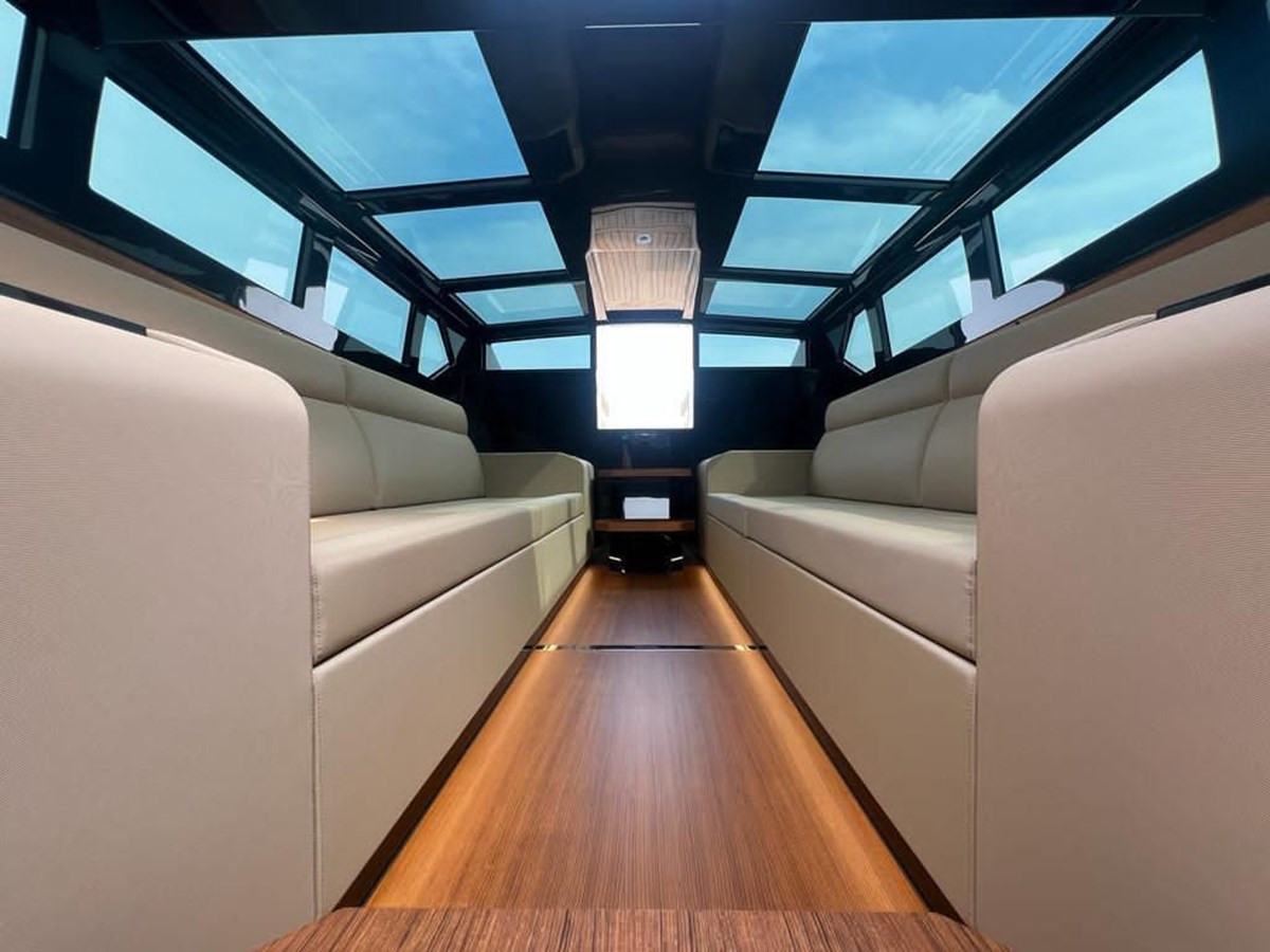 https://arconyachts.ams3.digitaloceanspaces.com/182146/conversions/large_4441584-optimize.jpg