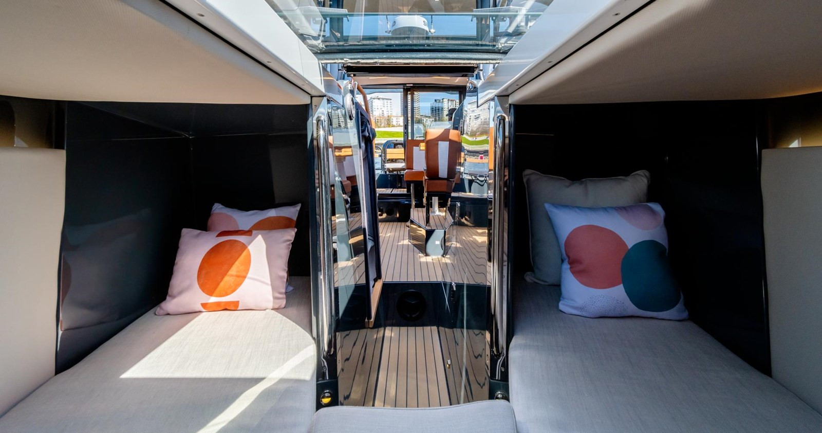 https://arconyachts.ams3.digitaloceanspaces.com/182357/conversions/large_4118493-optimize.jpg