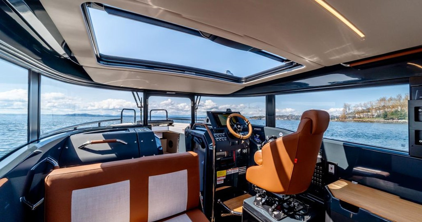 https://arconyachts.ams3.digitaloceanspaces.com/182435/conversions/large_4128158-optimize.jpg