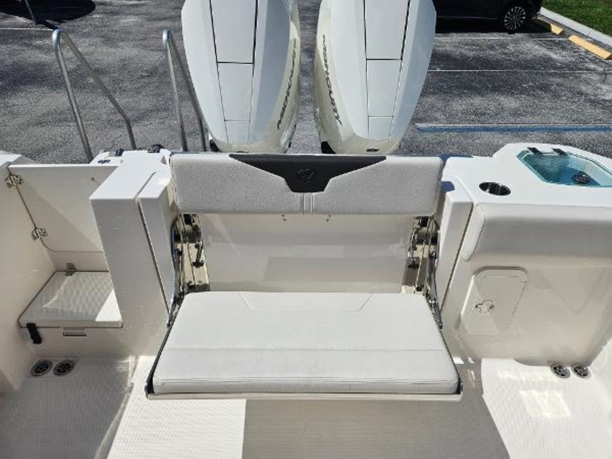 https://arconyachts.ams3.digitaloceanspaces.com/182729/conversions/large_4345878-optimize.jpg